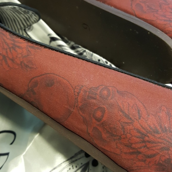 Like New Charles Philip Skull Flat 9 - Picture 3 of 6